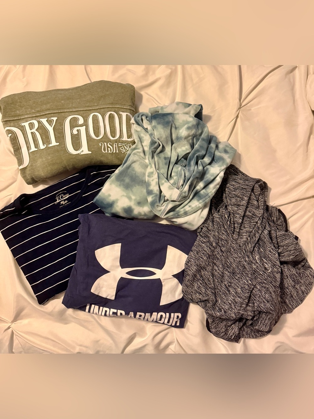 Bundle of 5 women’s medium tops!!